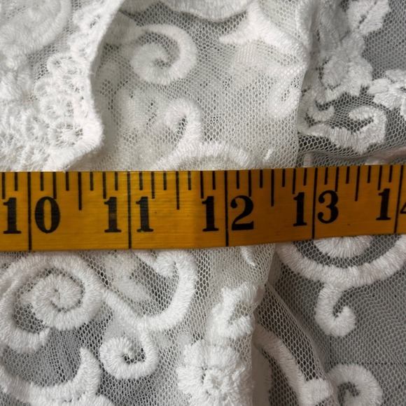 Dance & Marvel NWT Size Medium White Lace Duster Kimono with tie closure - Picture 11 of 13